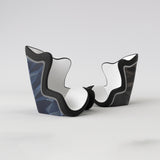 Motif créatif <span data-wg-notranslate>Capital Fractal Bleu</span> réalisé par nos soins spécialement pour customiser et sublimer votre prothèse tibiale, prothèse fémorale, prothèse bras, manchon, ou votre orthèse, corset, corset siège, cruro-pédieuse, releveur, prepreg.