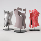 Motif créatif <span data-wg-notranslate>Pois Graphik</span> réalisé par nos soins spécialement pour customiser et sublimer votre prothèse tibiale, prothèse fémorale, prothèse bras, manchon, ou votre orthèse, corset, corset siège, cruro-pédieuse, releveur, prepreg.