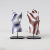 Motif créatif <span data-wg-notranslate>Mariniere Lipstik</span> réalisé par nos soins spécialement pour customiser et sublimer votre prothèse tibiale, prothèse fémorale, prothèse bras, manchon, ou votre orthèse, corset, corset siège, cruro-pédieuse, releveur, prepreg.