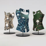 Motif créatif <span data-wg-notranslate>Skull Camouflage Blue</span> réalisé par nos soins spécialement pour customiser et sublimer votre prothèse tibiale, prothèse fémorale, prothèse bras, manchon, ou votre orthèse, corset, corset siège, cruro-pédieuse, releveur, prepreg.