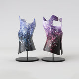 Motif <span data-wg-notranslate>Abysse Pink</span> placé, adaptable aux dimensions exactes de votre prothèse tibiale, prothèse fémorale, prothèse bras et manchon, ou votre orthèse, corset, corset siège, cruro-pédieuse, releveur, prepreg.