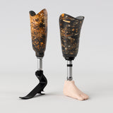 Motif créatif <span data-wg-notranslate>Klondike Dark</span> réalisé par nos soins spécialement pour customiser et sublimer votre prothèse tibiale, prothèse fémorale, prothèse bras, manchon, ou votre orthèse, corset, corset siège, cruro-pédieuse, releveur, prepreg.