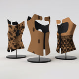 Motif créatif <span data-wg-notranslate>Delicieuse</span> réalisé par nos soins spécialement pour customiser et sublimer votre prothèse tibiale, prothèse fémorale, prothèse bras, manchon, ou votre orthèse, corset, corset siège, cruro-pédieuse, releveur, prepreg.