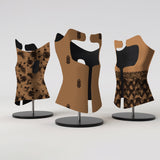 Motif créatif <span data-wg-notranslate>Somptueuse</span> réalisé par nos soins spécialement pour customiser et sublimer votre prothèse tibiale, prothèse fémorale, prothèse bras, manchon, ou votre orthèse, corset, corset siège, cruro-pédieuse, releveur, prepreg.