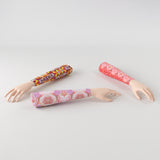 Motif créatif <span data-wg-notranslate>Rose</span> réalisé par nos soins spécialement pour customiser et sublimer votre prothèse tibiale, prothèse fémorale, prothèse bras, manchon, ou votre orthèse, corset, corset siège, cruro-pédieuse, releveur, prepreg.