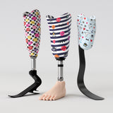 Motif créatif <span data-wg-notranslate>Kiss</span> réalisé par nos soins spécialement pour customiser et sublimer votre prothèse tibiale, prothèse fémorale, prothèse bras, manchon, ou votre orthèse, corset, corset siège, cruro-pédieuse, releveur, prepreg.