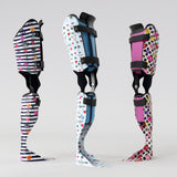 Motif créatif <span data-wg-notranslate>Kiss</span> réalisé par nos soins spécialement pour customiser et sublimer votre prothèse tibiale, prothèse fémorale, prothèse bras, manchon, ou votre orthèse, corset, corset siège, cruro-pédieuse, releveur, prepreg.