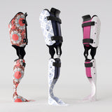 Motif créatif <span data-wg-notranslate>Wax Girls</span> réalisé par nos soins spécialement pour customiser et sublimer votre prothèse tibiale, prothèse fémorale, prothèse bras, manchon, ou votre orthèse, corset, corset siège, cruro-pédieuse, releveur, prepreg.