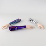 Motif <span data-wg-notranslate>Cyber Elfik Purple</span> placé, adaptable aux dimensions exactes de votre prothèse tibiale, prothèse fémorale, prothèse bras et manchon, ou votre orthèse, corset, corset siège, cruro-pédieuse, releveur, prepreg.