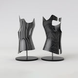 Motif créatif <span data-wg-notranslate>Vegeta</span> réalisé par nos soins spécialement pour customiser et sublimer votre prothèse tibiale, prothèse fémorale, prothèse bras, manchon, ou votre orthèse, corset, corset siège, cruro-pédieuse, releveur, prepreg.