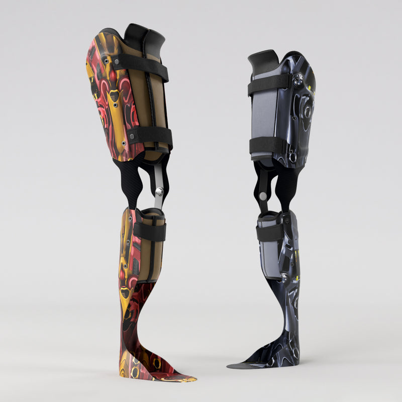 Motif <span data-wg-notranslate>Dark Bot</span> placé, adaptable aux dimensions exactes de votre prothèse tibiale, prothèse fémorale, prothèse bras et manchon, ou votre orthèse, corset, corset siège, cruro-pédieuse, releveur, prepreg.